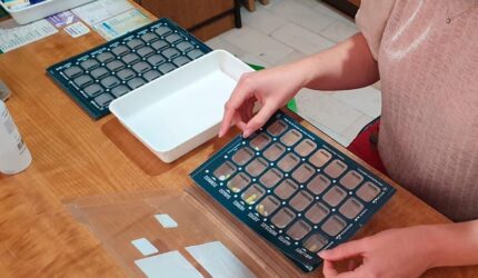 Preparación de blísteres SPD en la zona de trabajo de la farmacia