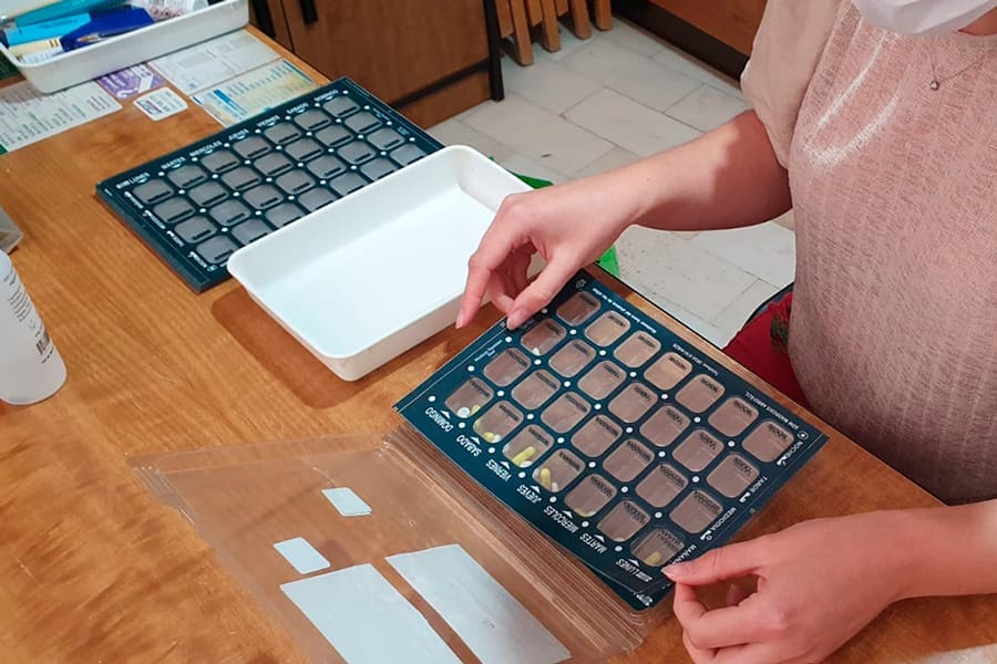 Preparación de blísteres SPD en la zona de trabajo de la farmacia